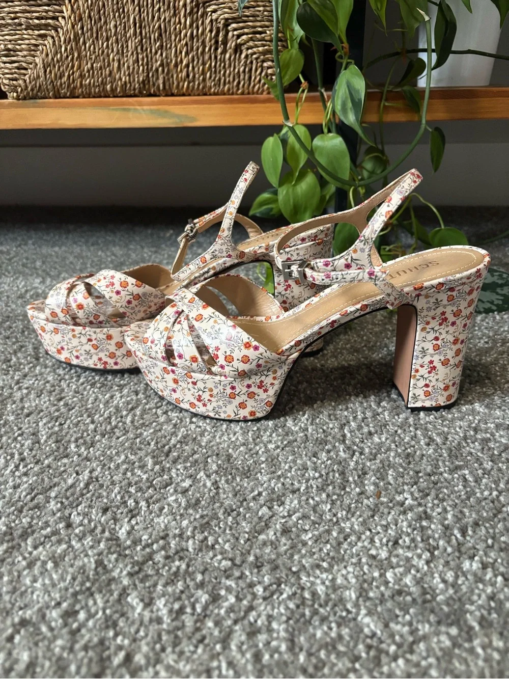 SCHUTZ Keefa Platform Sandal in Floral | Size 9 - Picture 4 of 7